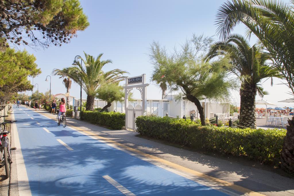 Hotel Meripol Alba Adriatica Exterior photo