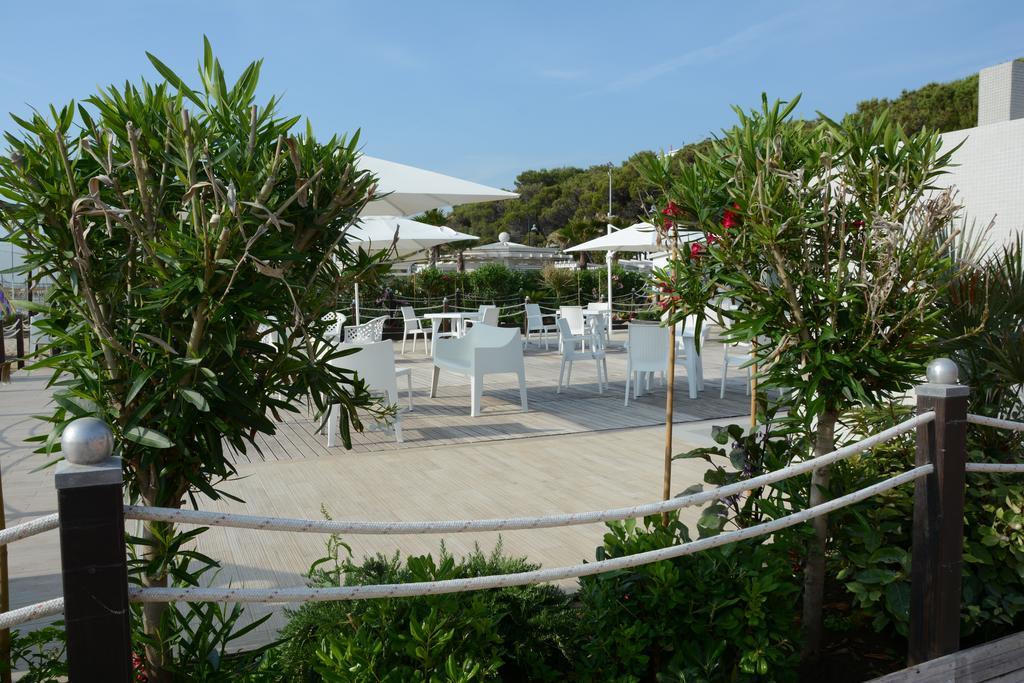 Hotel Meripol Alba Adriatica Exterior photo