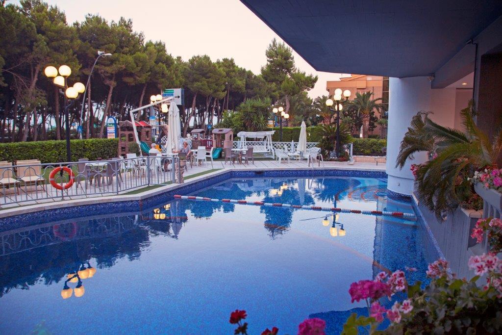 Hotel Meripol Alba Adriatica Exterior photo