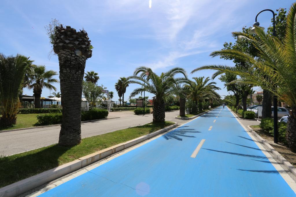 Hotel Meripol Alba Adriatica Exterior photo